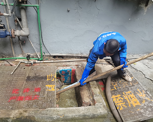 乌尔禾清掏化粪池