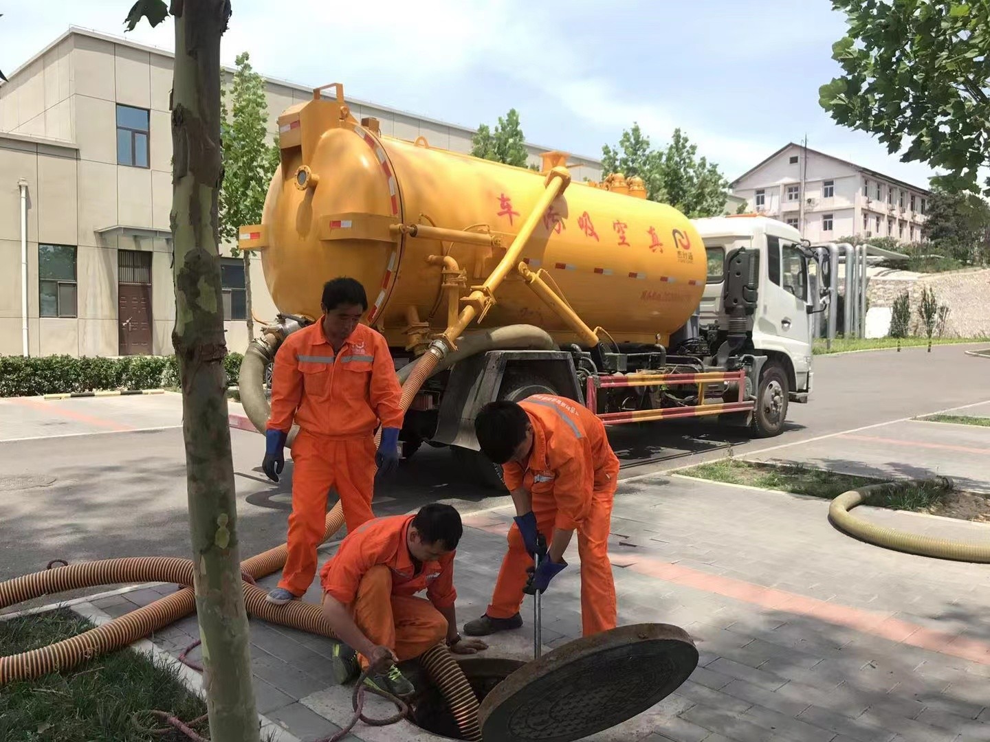 乌尔禾化粪池清理与5-8吨吸粪车施工效率分析